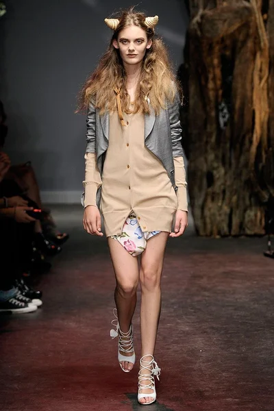 Look 23